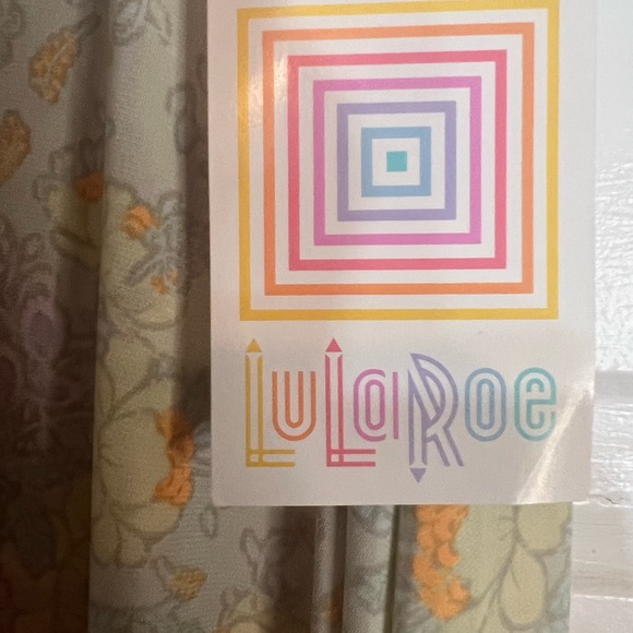 Lularoe skirt. Bundle $10 items at 2/$10 - Picture 2 of 3